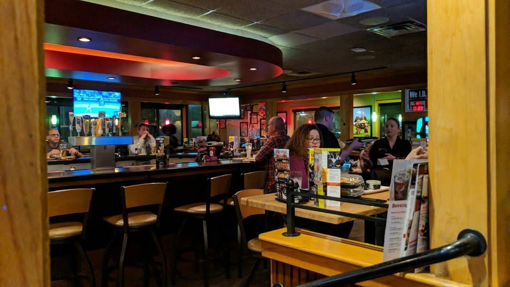 Applebees Grill + Bar | restaurant | 5928 SW 17th St, Topeka, KS 66604, USA | 7852723664 OR +1 785-272-3664