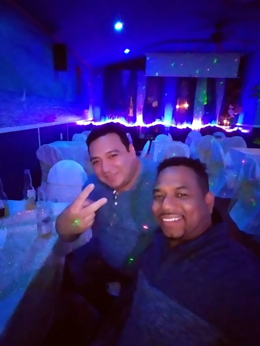 El Capitan Restaurant | restaurant | 3758 W Armitage Ave, Chicago, IL 60647, USA | 7737720733 OR +1 773-772-0733