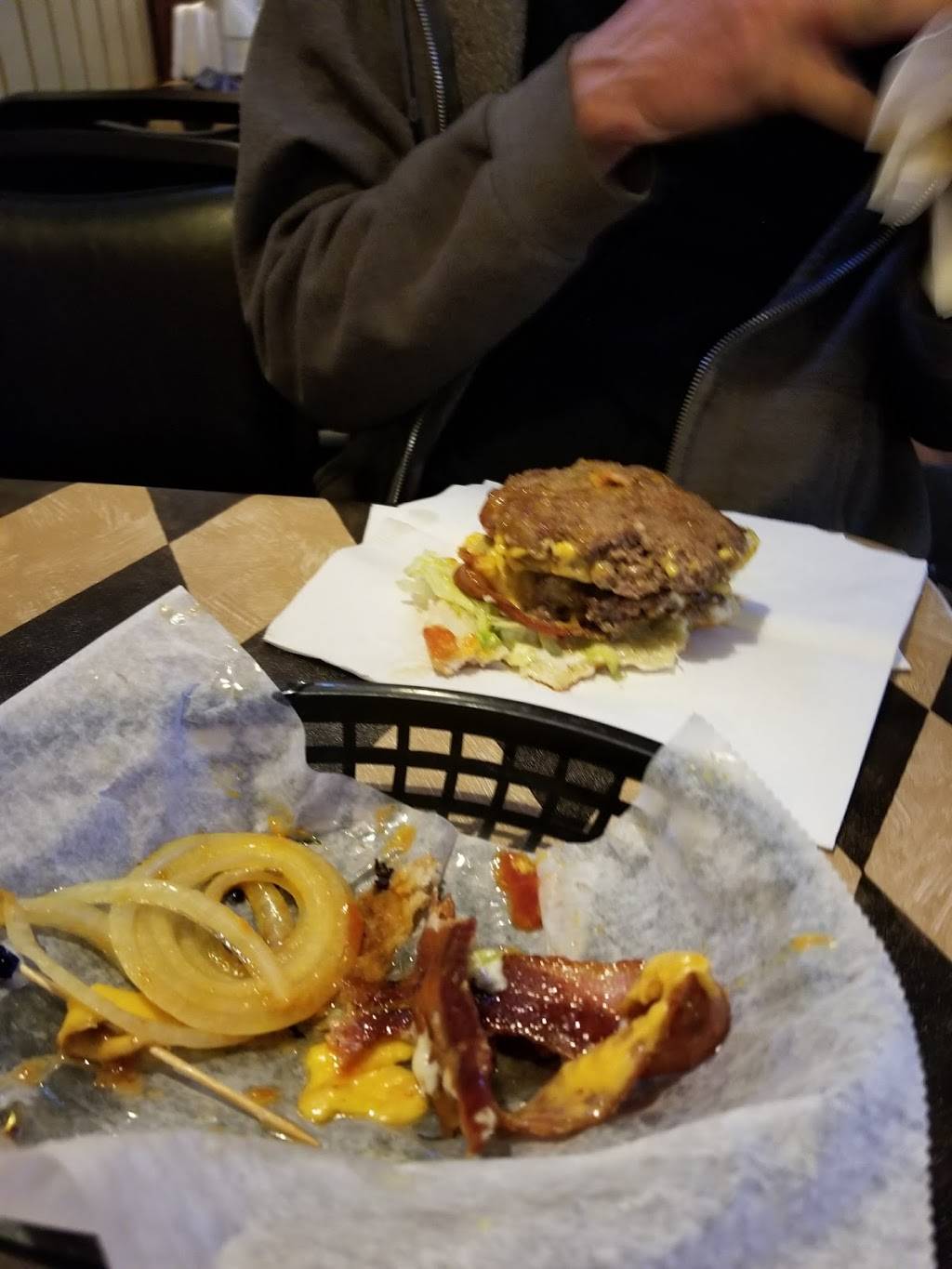 Ohio Inn | restaurant | 1321 N Park Ave, Warren, OH 44483, USA | 3303949277 OR +1 330-394-9277