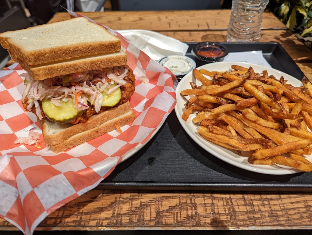 Hot Chicken Takeover | restaurant | 28-17 Jackson Ave, Queens, NY 11101, USA | 9295107002 OR +1 929-510-7002