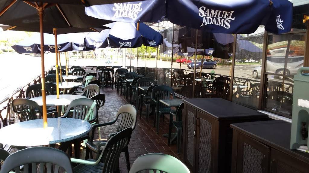 Mr. Henrys Restaurant | restaurant | 601 Pennsylvania Ave SE, Washington, DC 20003, USA | 2025468412 OR +1 202-546-8412