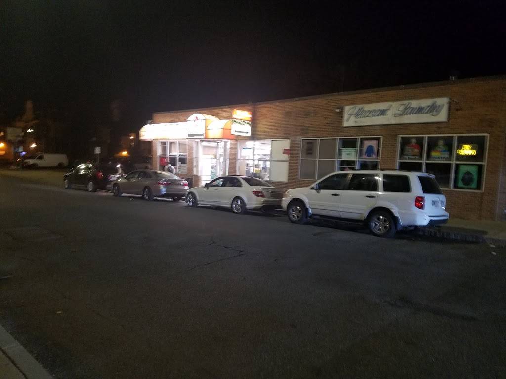 Elmwood Grille & Market | restaurant | 299 Pleasant St, Malden, MA 02148, USA | 7813225417 OR +1 781-322-5417