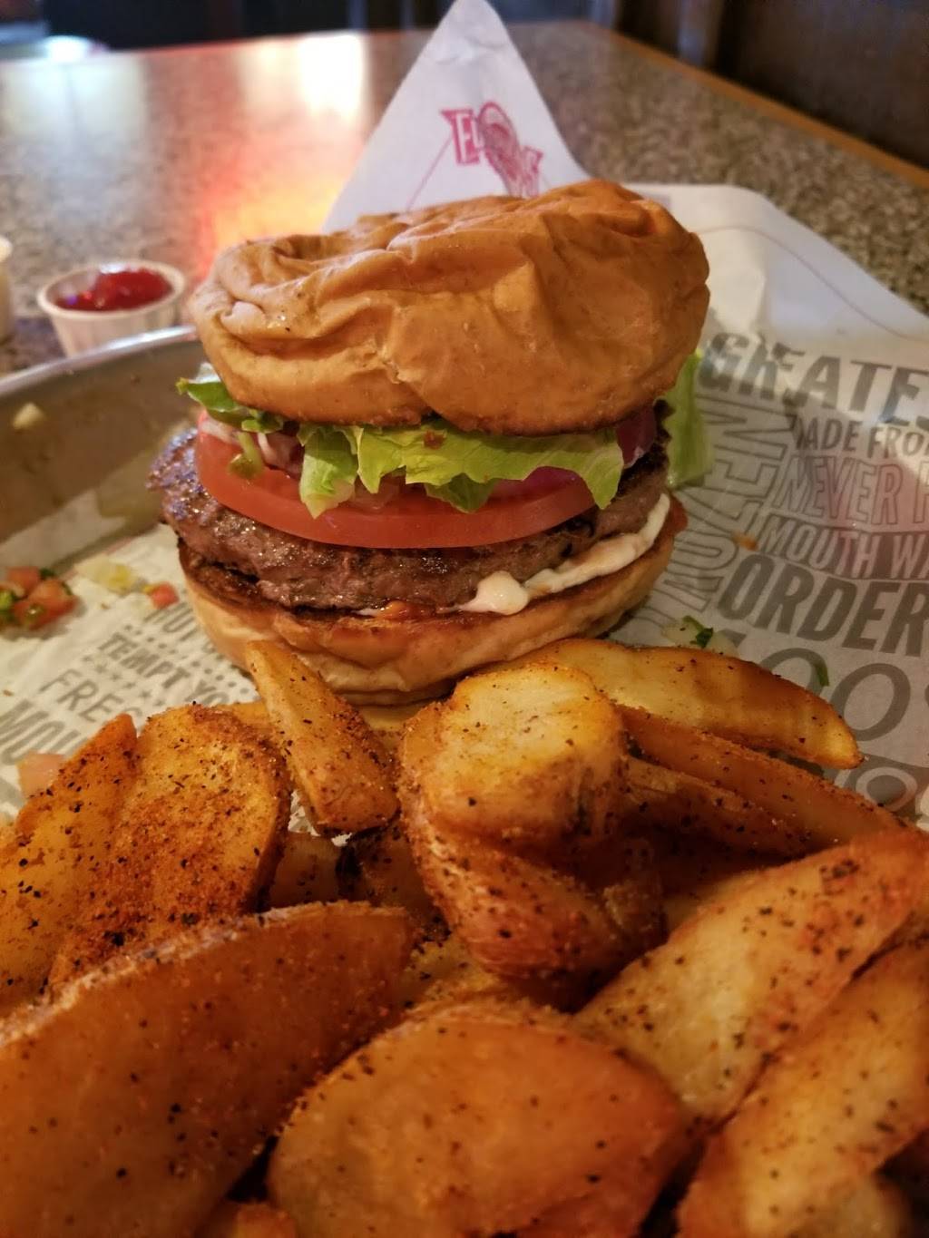 Fuddruckers | restaurant | 1801 Bush River Rd, Columbia, SC 29210, USA | 8037983775 OR +1 803-798-3775