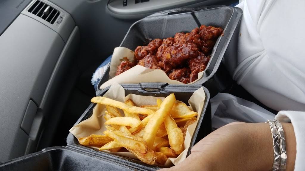 Hooters | restaurant | 1650 US-41 Suite A, Schererville, IN 46375, USA | 2193222024 OR +1 219-322-2024