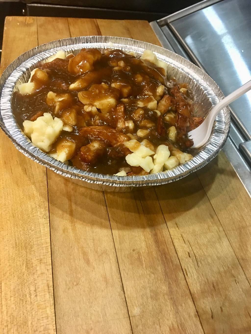 Poutine O Bec | restaurant | 11595 Rue Notre-Dame Est, Pointe-aux-Trembles, QC H1B 2X3, Canada | 5144001379 OR +1 514-400-1379