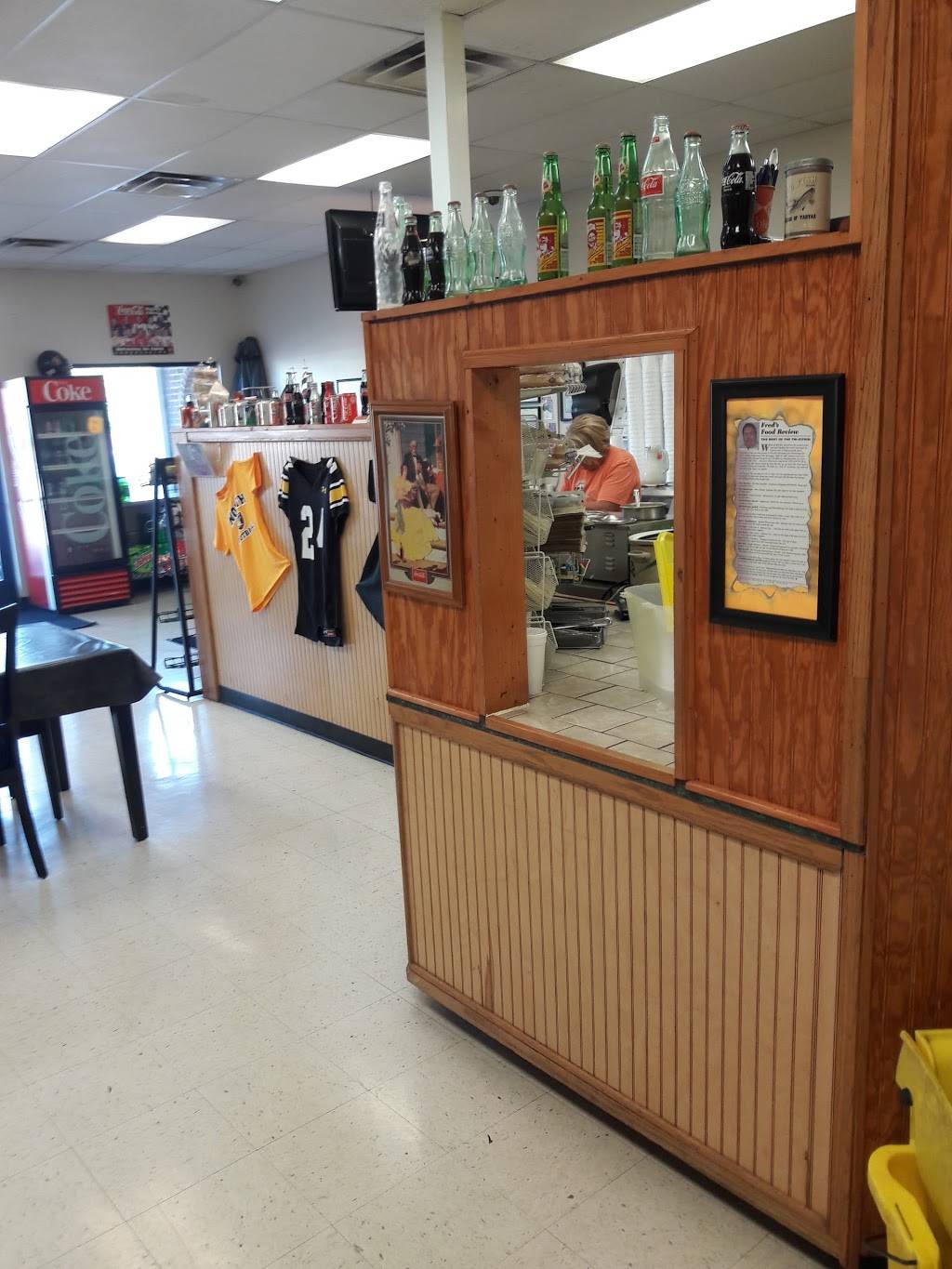 Hot Dog Hut | restaurant | 2718 N John B Dennis Hwy F, Kingsport, TN 37660, USA | 4232882178 OR +1 423-288-2178