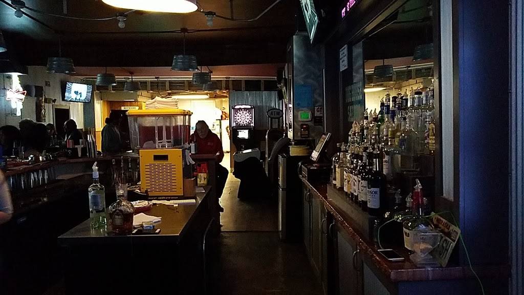 Dog House Saloon | restaurant | 307 3rd St, Waterloo, NE 68069, USA | 4027793257 OR +1 402-779-3257