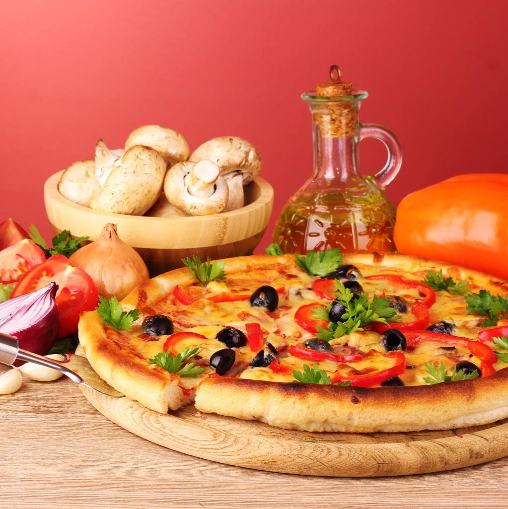 Town House Pizza | meal delivery | 246 Kimberly Ave, New Haven, CT 06519, USA | 2037761155 OR +1 203-776-1155