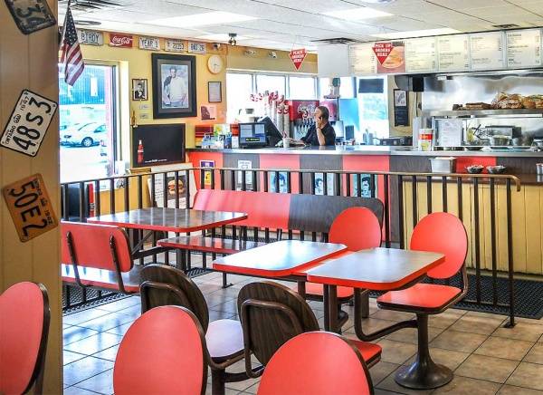 Mr Burger | restaurant | 314 Bloor St W, Oshawa, ON L1J 1R2, Canada | 9055794711 OR +1 905-579-4711