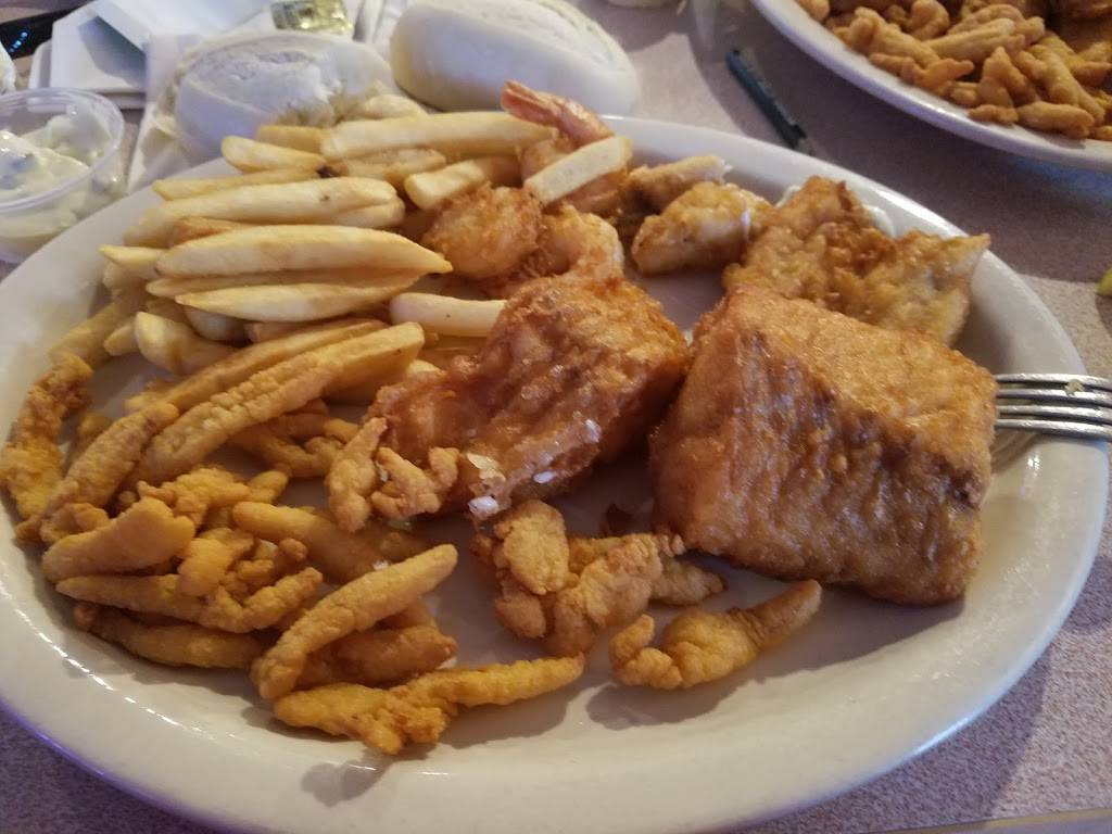 Hooligans Food & Spirits | restaurant | 3022 N Water St, Bay City, MI 48708, USA | 9898942938 OR +1 989-894-2938