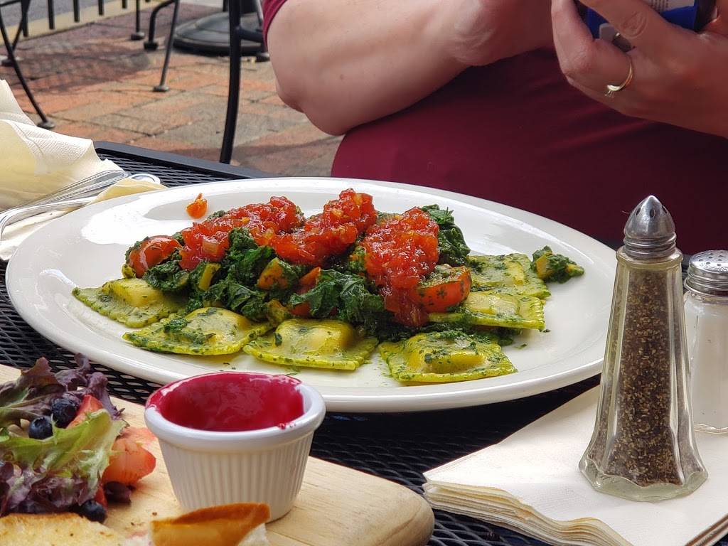 King George II Inn | restaurant | 102 Radcliffe St, Bristol, PA 19007, USA | 2157885536 OR +1 215-788-5536