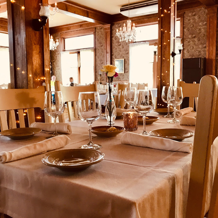 1911 Restaurant | restaurant | 1549 Glendale Ave, Petoskey, MI 49770, USA | 2313472410 OR +1 231-347-2410