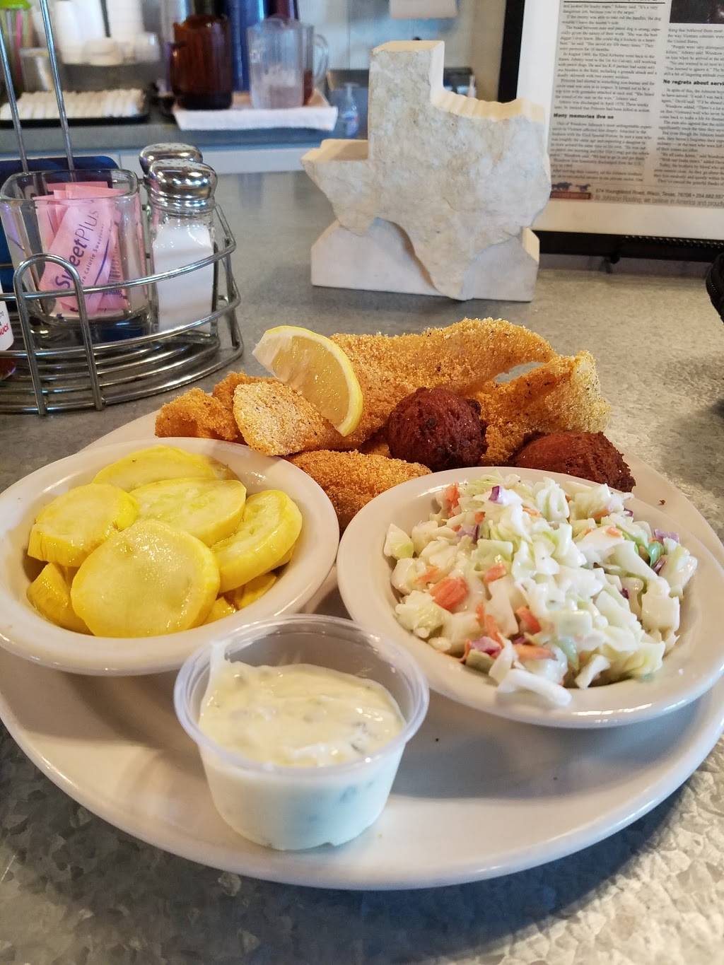 Hwy 77 Cafe | restaurant | 1101 US-77, Rosebud, TX 76570, USA | 2545834444 OR +1 254-583-4444