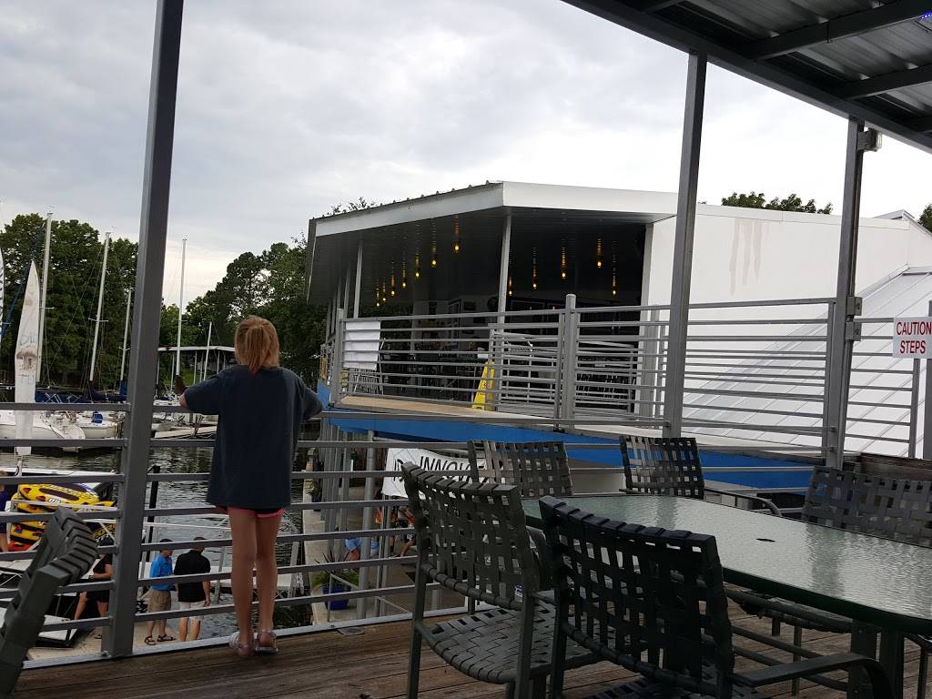 Tiki Hut | restaurant | 1937 Island Cir, Tool, TX 75143, USA | 9032899348 OR +1 903-289-9348