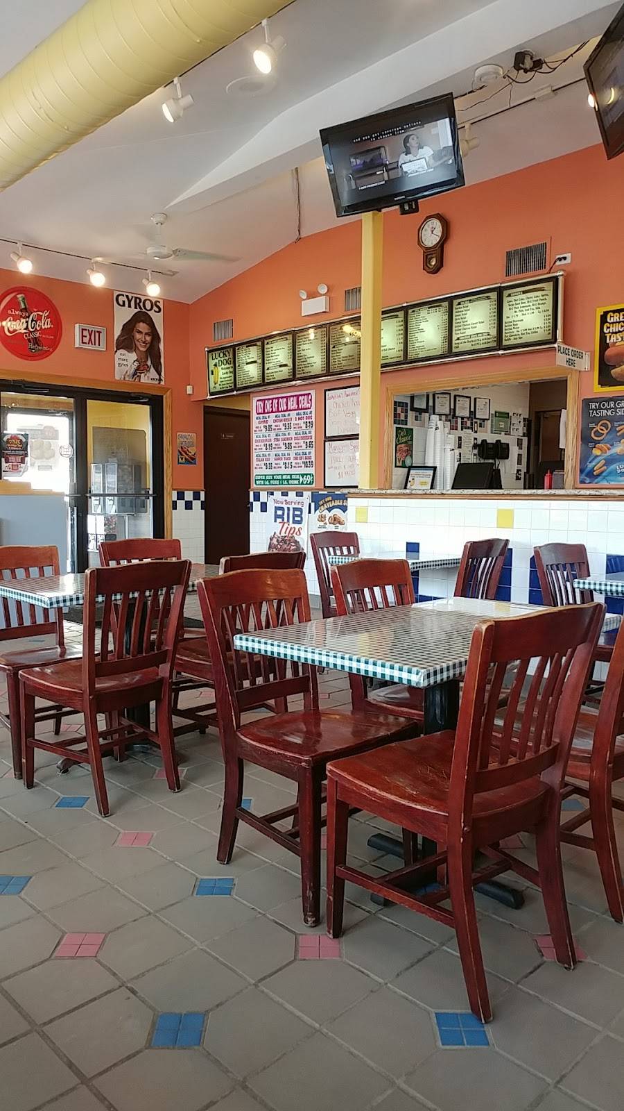 Lucky Dog | restaurant | 7151 16th St, Berwyn, IL 60402, USA | 7087490330 OR +1 708-749-0330