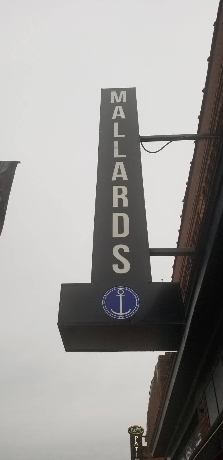 Mallards | restaurant | 230 S Knowles Ave, New Richmond, WI 54017, USA | 7152460154 OR +1 715-246-0154