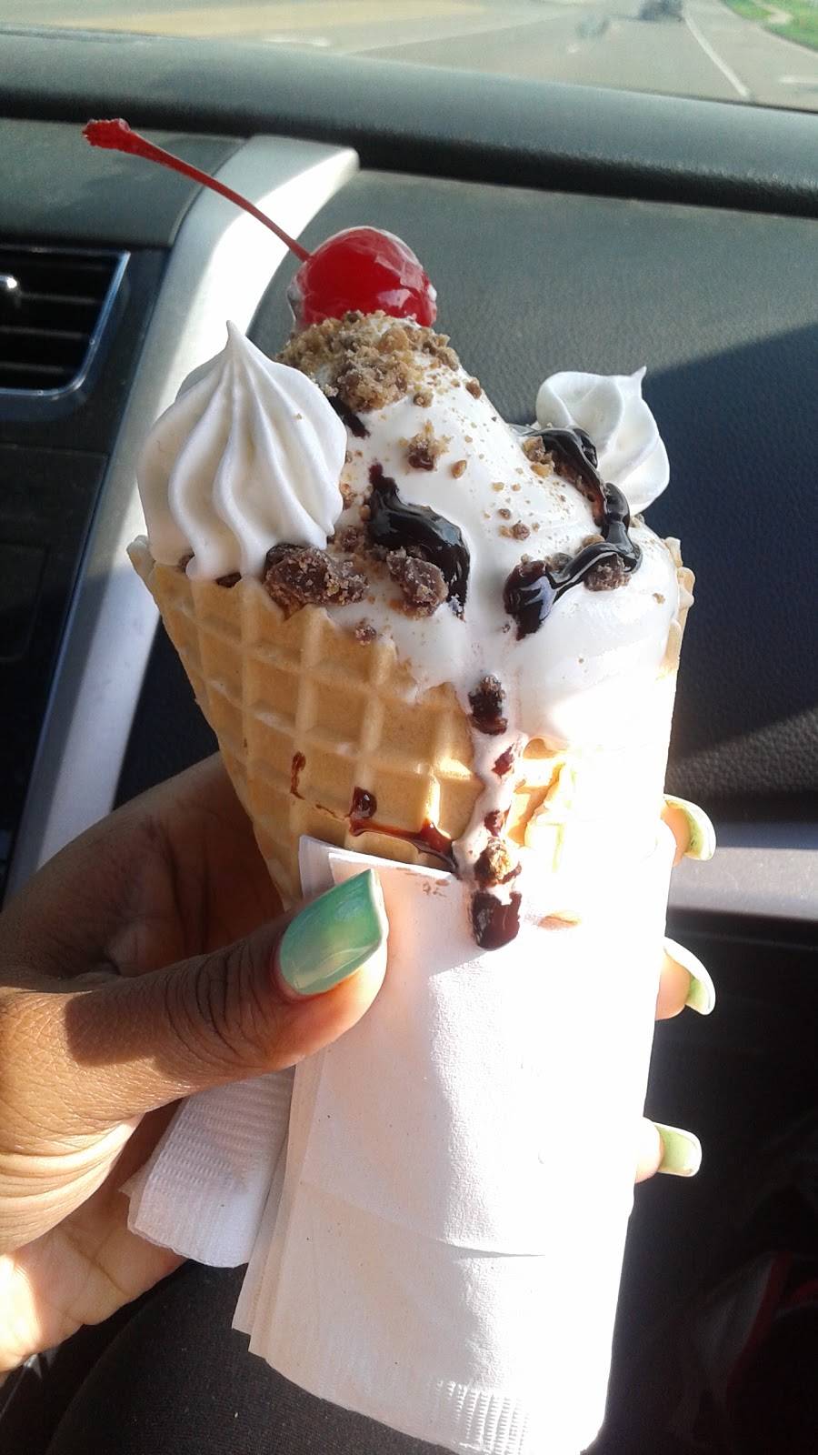 Sonic Drive-In | restaurant | 4910 Central Ave NE, Columbia Heights, MN 55421, USA | 7637469525 OR +1 763-746-9525