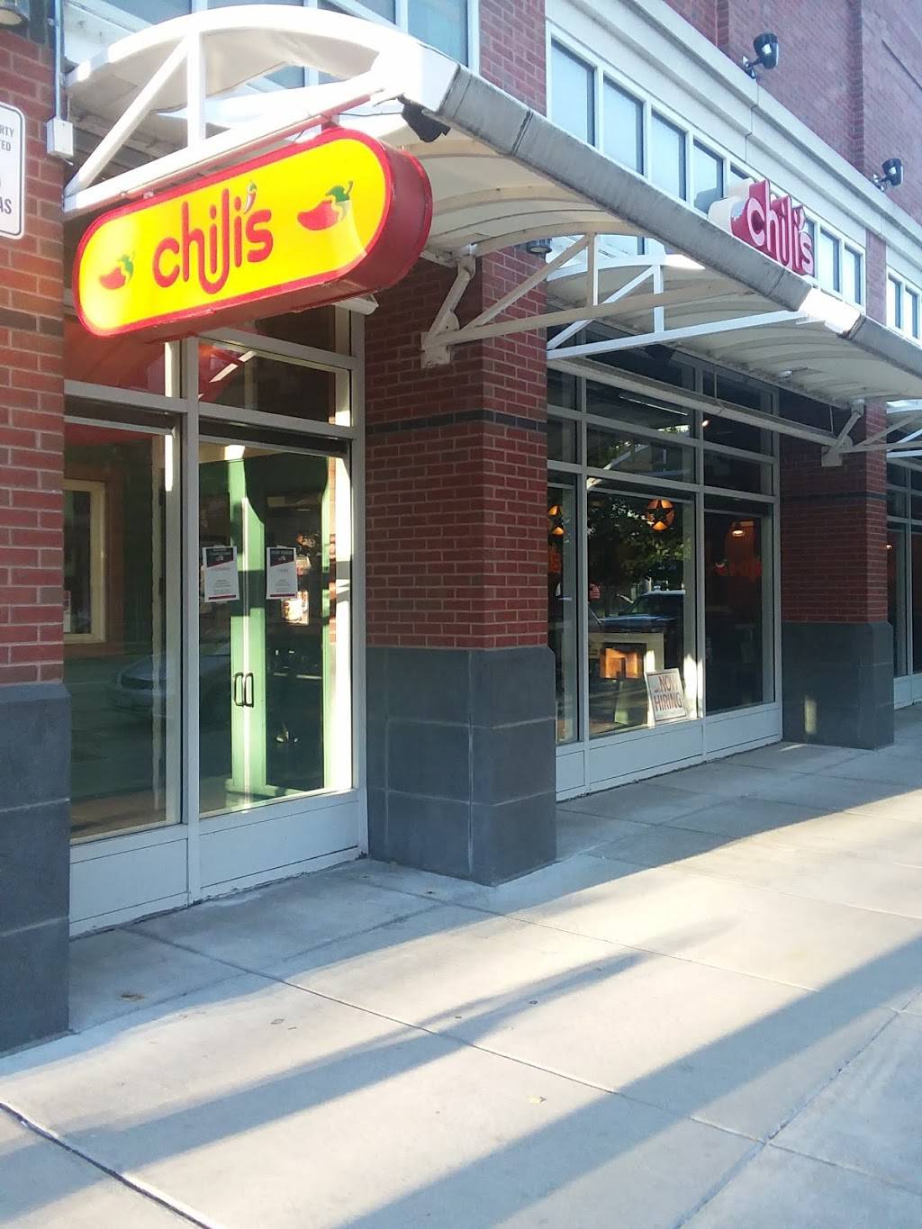 Chilis Grill & Bar | meal takeaway | 1765 Maple Ave, Evanston, IL 60201, USA | 8473289068 OR +1 847-328-9068