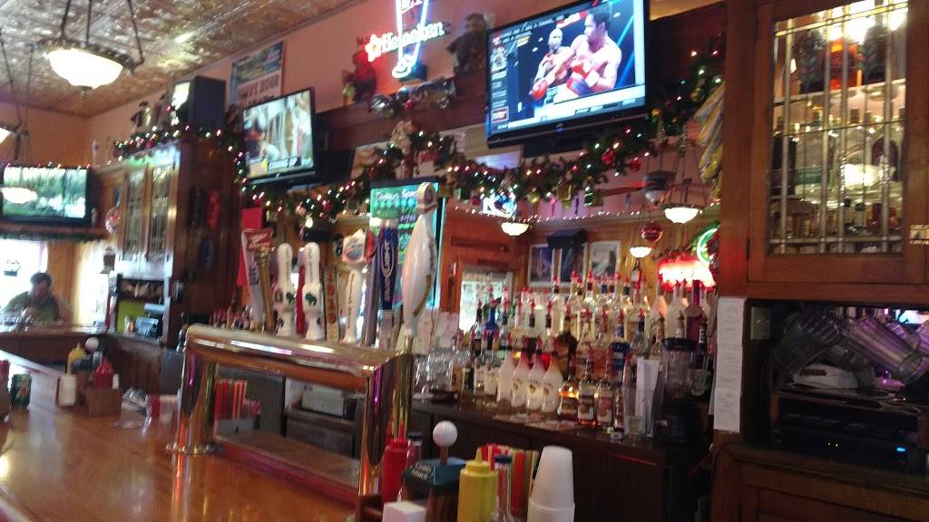 Caddy Shack | restaurant | 138 N Main St, Pardeeville, WI 53954, USA | 6084293606 OR +1 608-429-3606