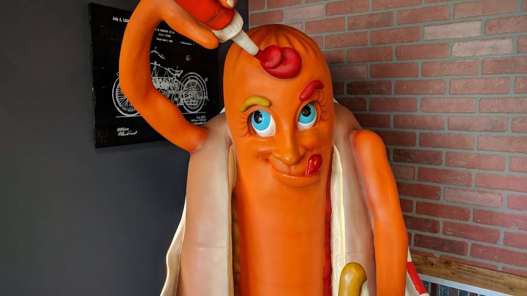 The Burger Garage & Ice Cream Shop | restaurant | 101 North Old, US-81, Hesston, KS 67062, USA | 3162833000 OR +1 316-283-3000