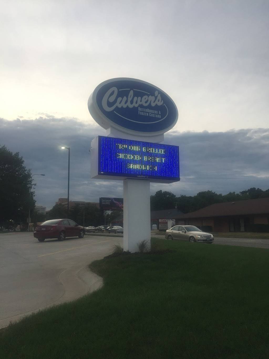 Culvers | restaurant | 201 W University Ave, Urbana, IL 61801, USA | 2176071162 OR +1 217-607-1162