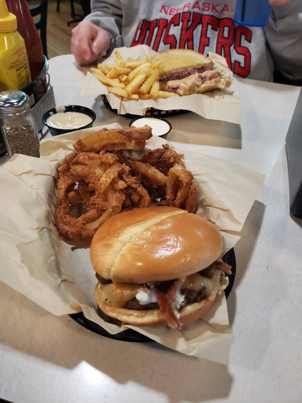 Paddy McGowns Pub and Grill | restaurant | 4503 Center St, Omaha, NE 68106, USA | 4025041022 OR +1 402-504-1022