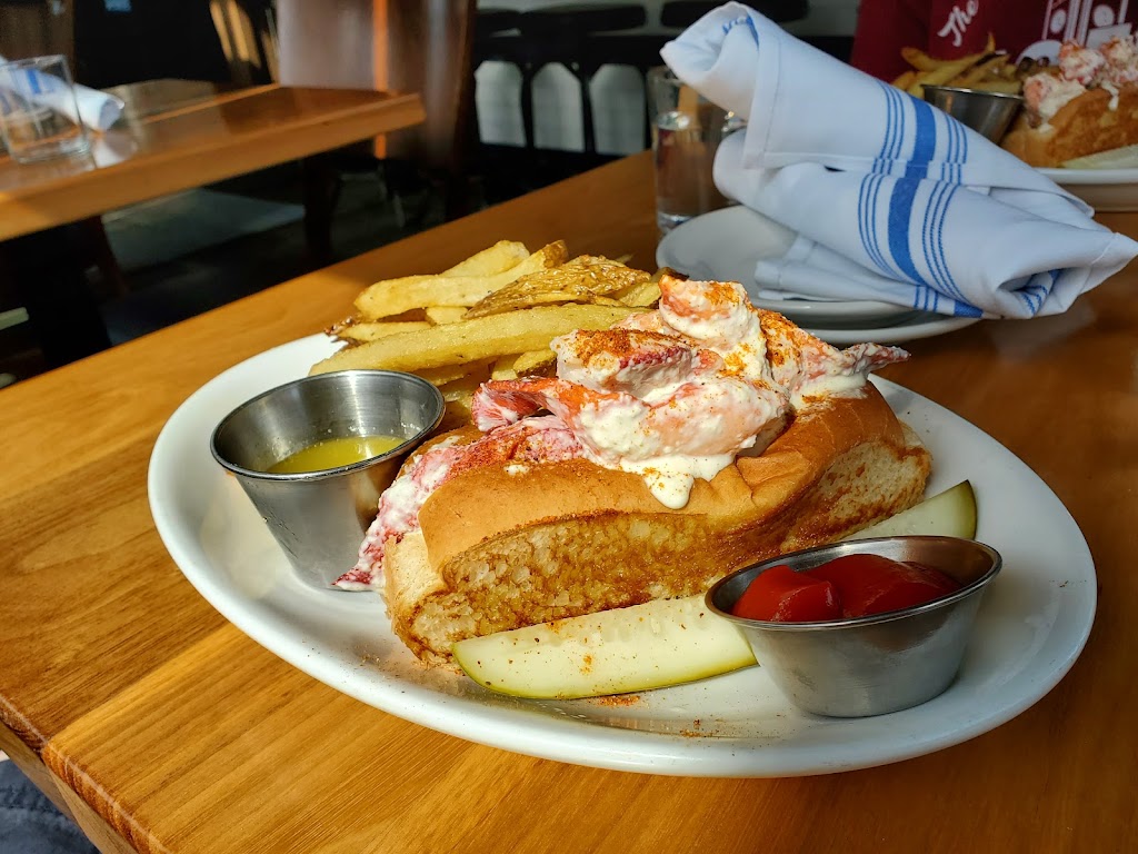 King Street Oyster Bar | restaurant | 22 M St NE Suite A1, Washington, DC 20002, USA | 2026218513 OR +1 202-621-8513