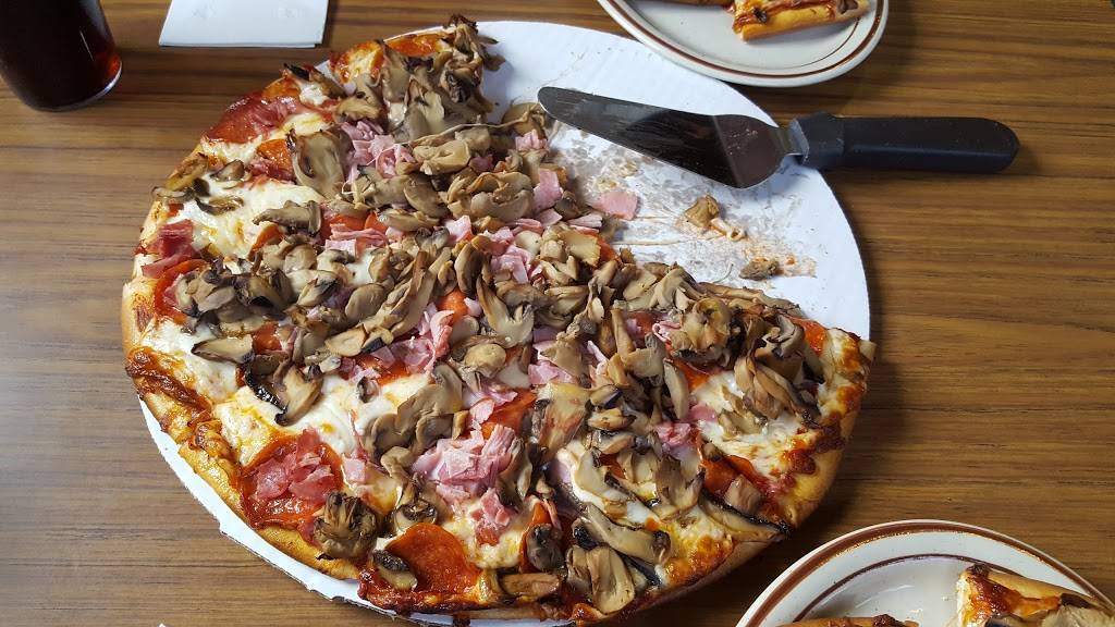 Chuck Wagon Pizza | meal delivery | 971 N Lakeshore Dr, Ludington, MI 49431, USA | 2318432852 OR +1 231-843-2852