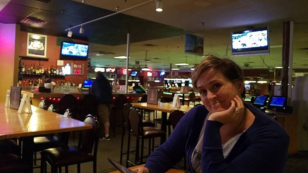 Shooters Billiard Club & Pub | meal takeaway | 1934 State Hwy 13, Burnsville, MN 55337, USA | 9528941100 OR +1 952-894-1100