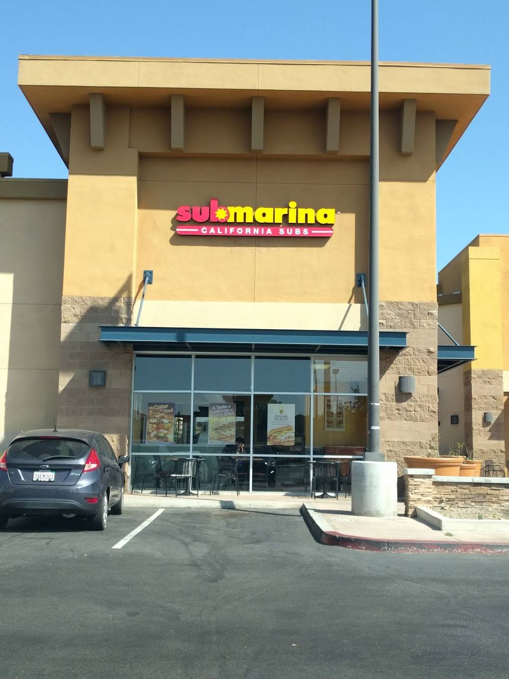 Submarina | restaurant | 29261 Central Ave, Lake Elsinore, CA 92532, USA | 9514710300 OR +1 951-471-0300