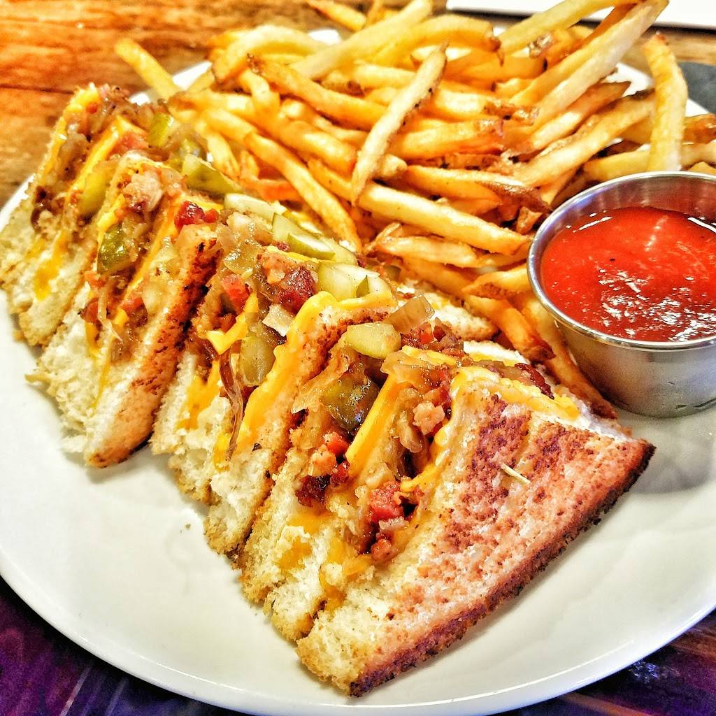 Old Louisville Tavern | restaurant | 1532 S 4th St, Louisville, KY 40208, USA | 5024096281 OR +1 502-409-6281