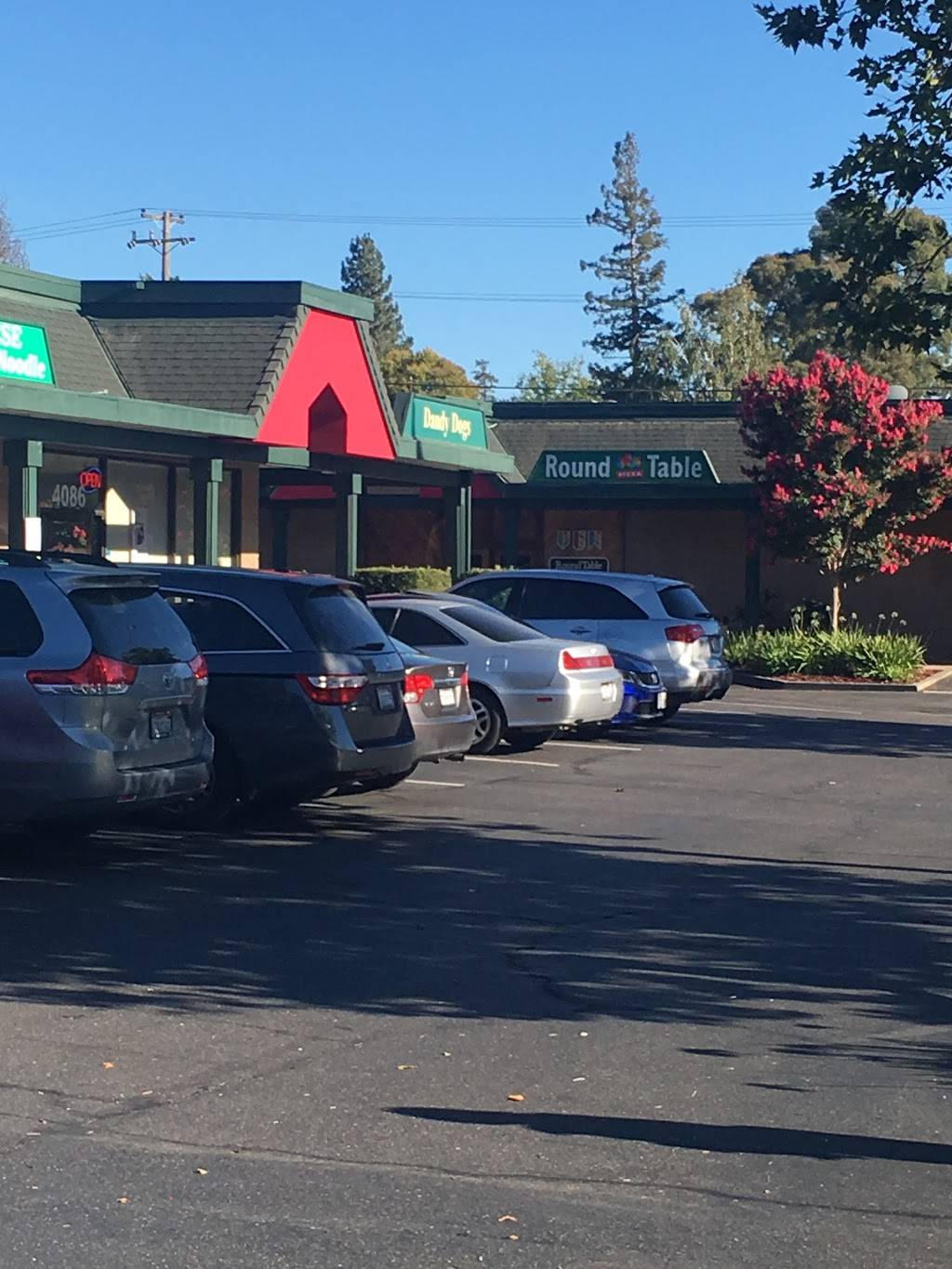 Round Table Pizza | meal delivery | 4098 East Ave, Livermore, CA 94550, USA | 9254432700 OR +1 925-443-2700