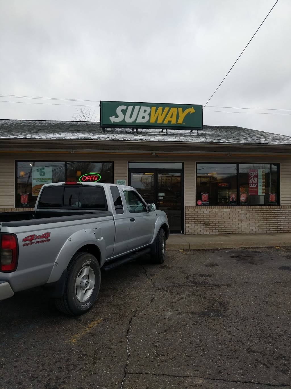 Subway | restaurant | 722 S Wooster Ave, Strasburg, OH 44680, USA | 3308787827 OR +1 330-878-7827