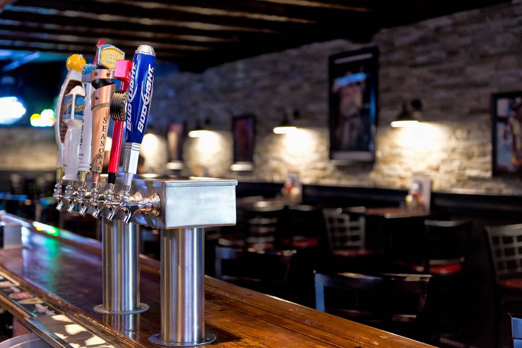 The Headliner Bar & Grill | night club | 370 W Old Country Rd, Hicksville, NY 11801, USA | 5165130420 OR +1 516-513-0420