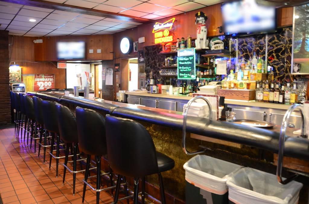 Hafners Tavern & Liquor Store | restaurant | 2805 Avenue of the Cities, Moline, IL 61265, USA | 3097628451 OR +1 309-762-8451