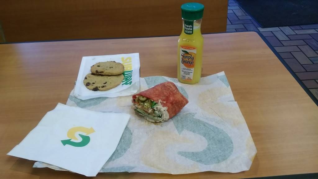 Subway | meal takeaway | 615 E 47th St S, Wichita, KS 67216, USA | 3165222782 OR +1 316-522-2782