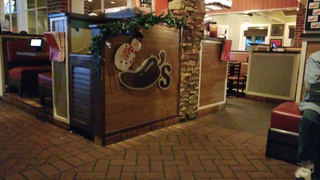 Chilis Grill & Bar | meal takeaway | 25970 The Old Rd, Santa Clarita, CA 91381, USA | 6612603620 OR +1 661-260-3620