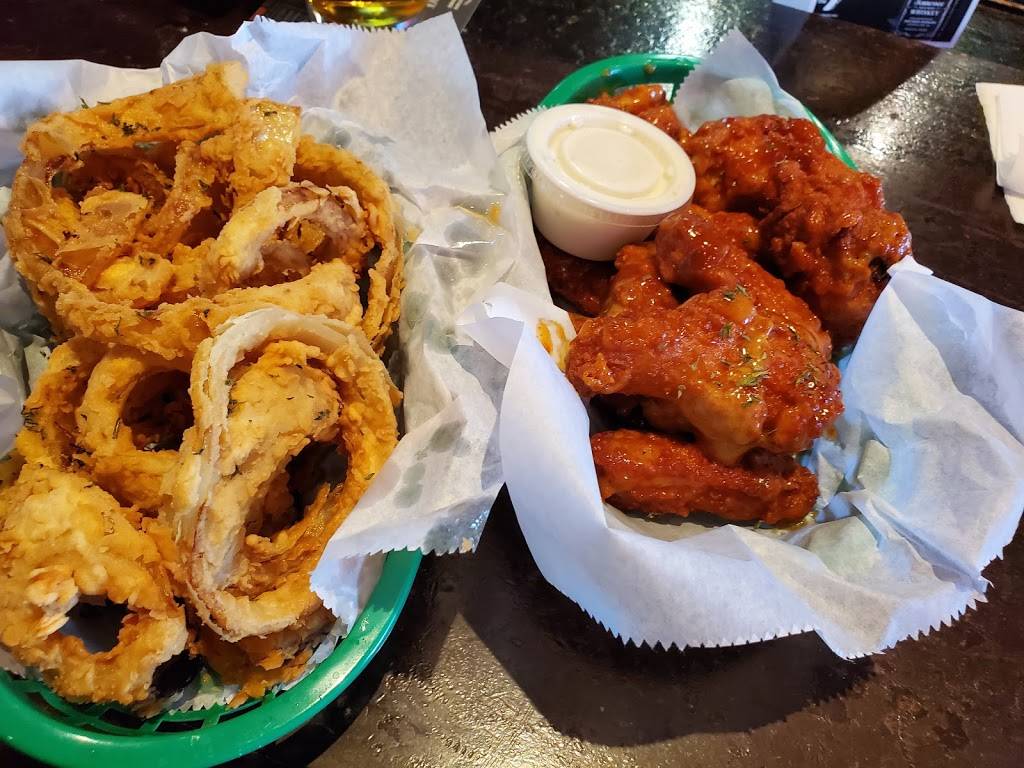 Brunos Tavern | restaurant | 7538 Maple St, New Orleans, LA 70118, USA | 5048617615 OR +1 504-861-7615