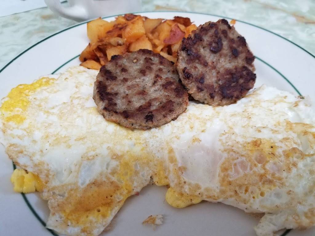 Quaker Diner | restaurant | 319 Park Rd, West Hartford, CT 06119, USA | 8602325523 OR +1 860-232-5523