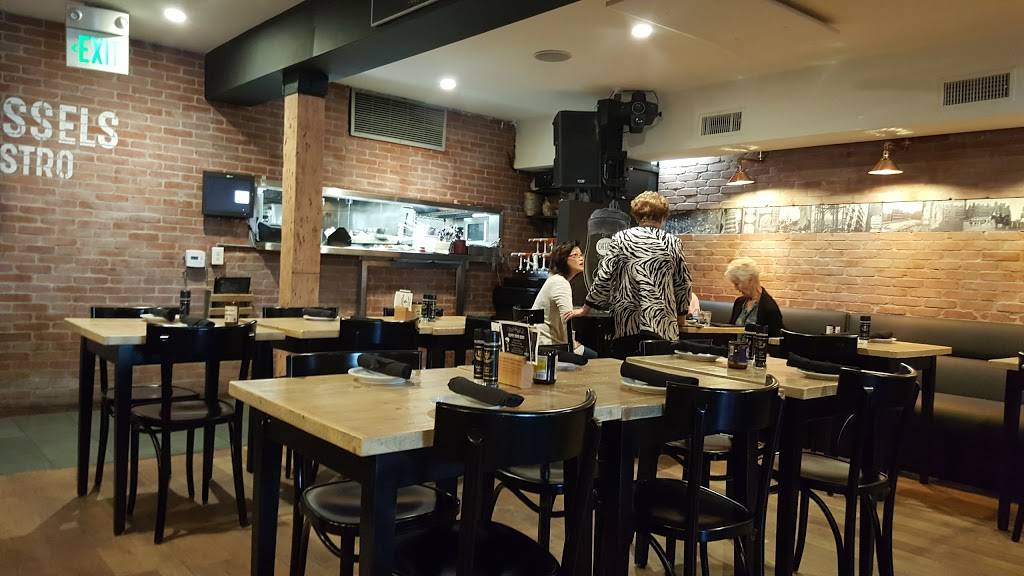 Brussels Bistro | night club | 222 Forest Ave, Laguna Beach, CA 92651, USA | 9493767955 OR +1 949-376-7955