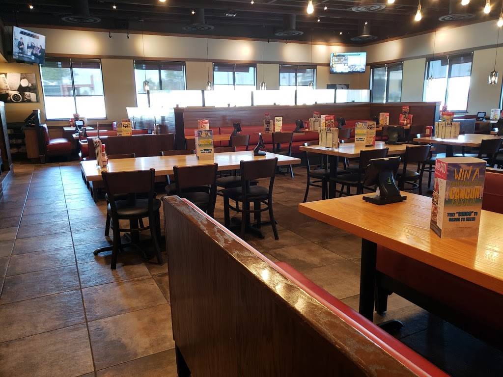 Chilis Grill & Bar | meal takeaway | 3220 Fashion Center Blvd, Newark, DE 19702, USA | 3022926999 OR +1 302-292-6999