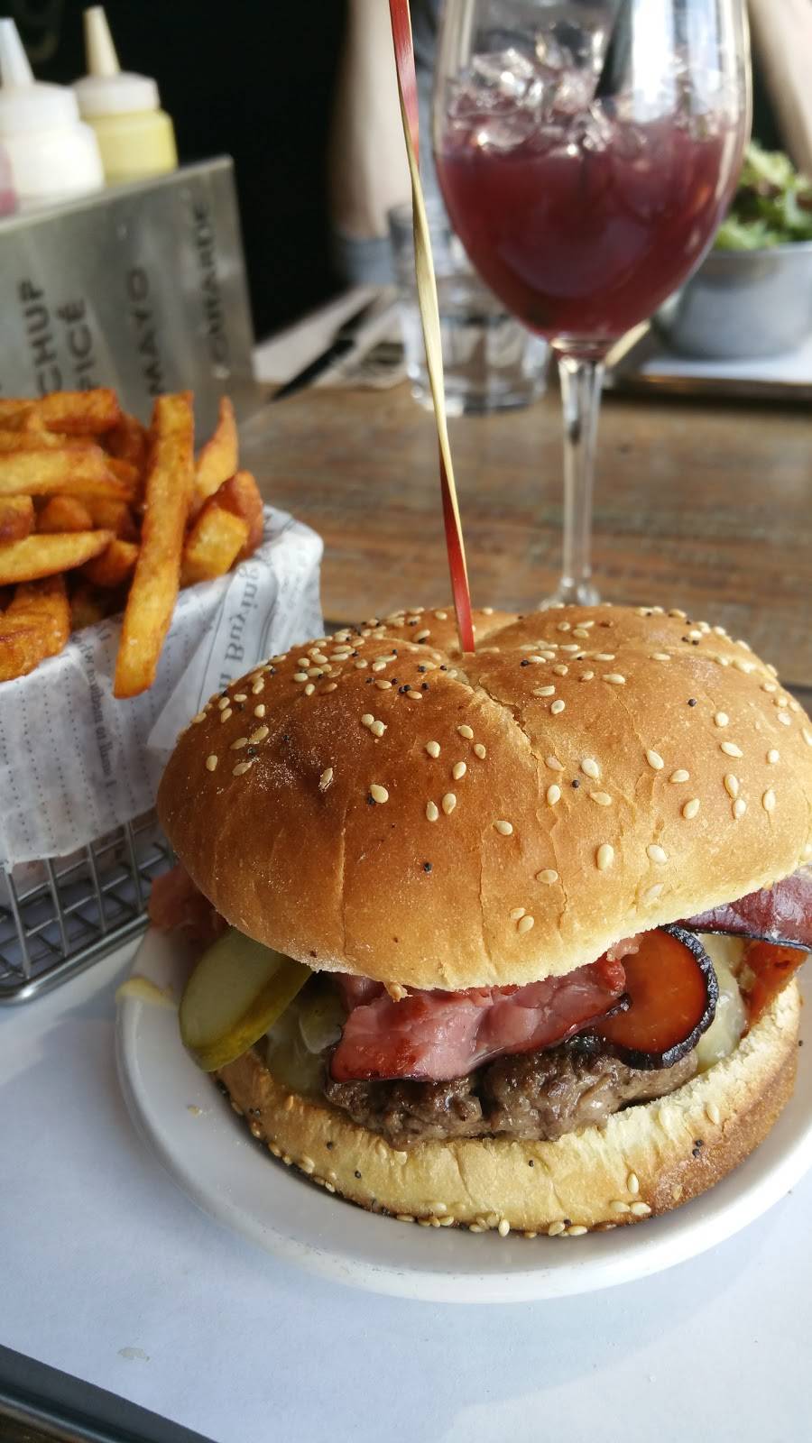 OMG Resto | restaurant | 1175 Rue King Ouest, Sherbrooke, QC J1H 1S6, Canada | 8198237001 OR +1 819-823-7001