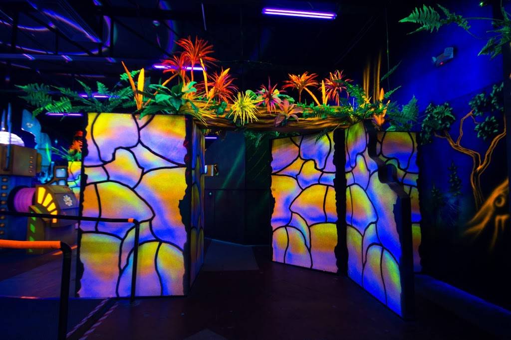 Chippers Lanes | restaurant | 100 Nickel St, Broomfield, CO 80020, USA | 3034669700 OR +1 303-466-9700