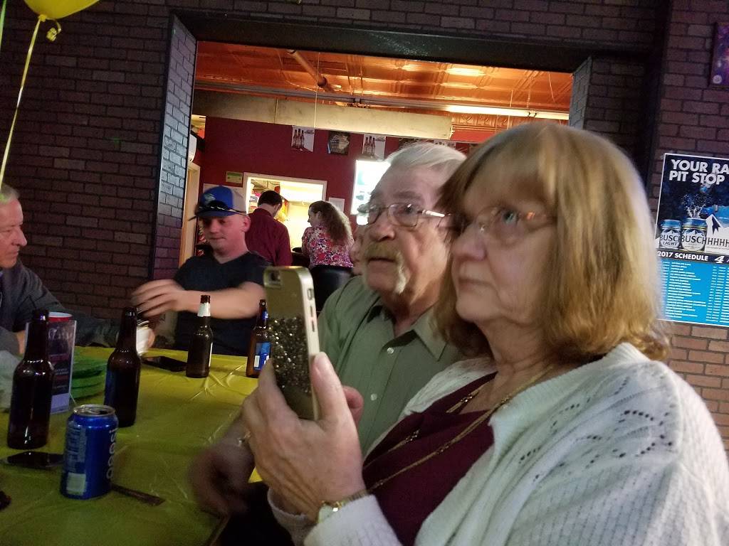 Quart House | restaurant | 20 N Walnut St, Glenwood, IA 51534, USA | 7125273405 OR +1 712-527-3405