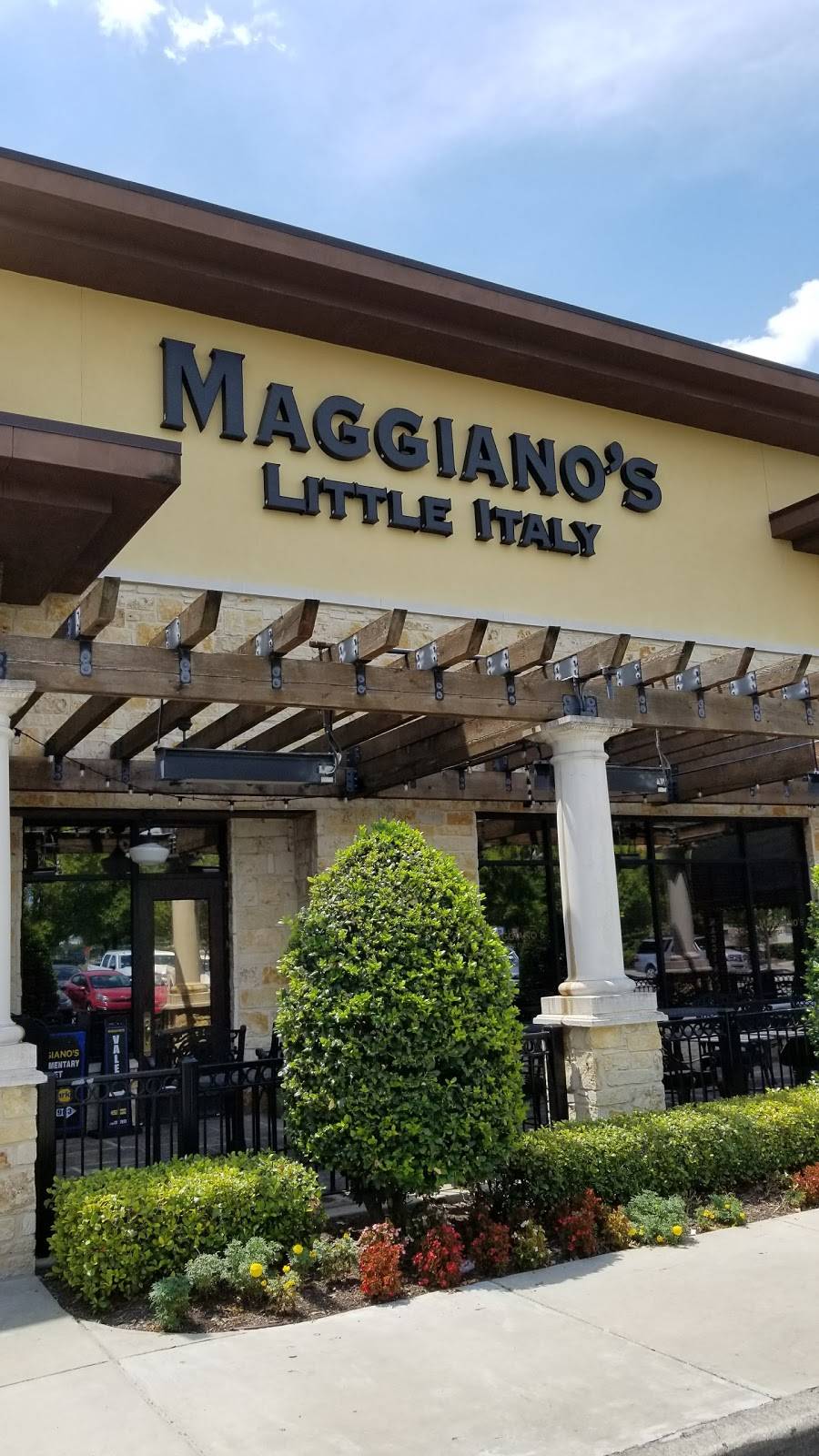 Maggianos Little Italy | restaurant | 17603 IH 10W, San Antonio, TX 78257, USA | 2104516000 OR +1 210-451-6000
