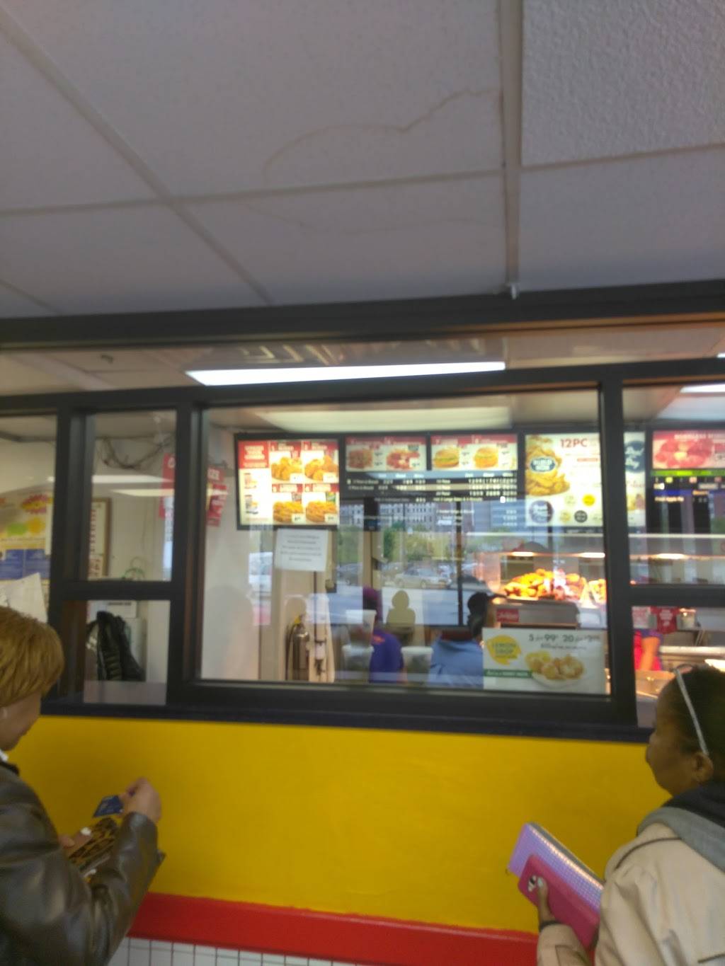 Churchs Chicken | restaurant | 1755 W Jackson Blvd, Chicago, IL 60612, USA | 3122433822 OR +1 312-243-3822