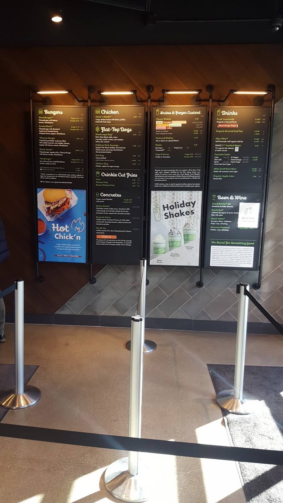 Shake Shack | restaurant | 3519 N Clark St Ste C105, Chicago, IL 60613, USA | 3127665882 OR +1 312-766-5882