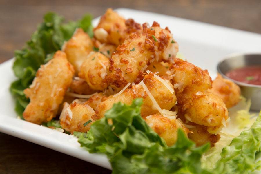 Dark Horse Tap & Grille | restaurant | 3443 N Sheffield Ave, Chicago, IL 60657, USA | 7732484400 OR +1 773-248-4400