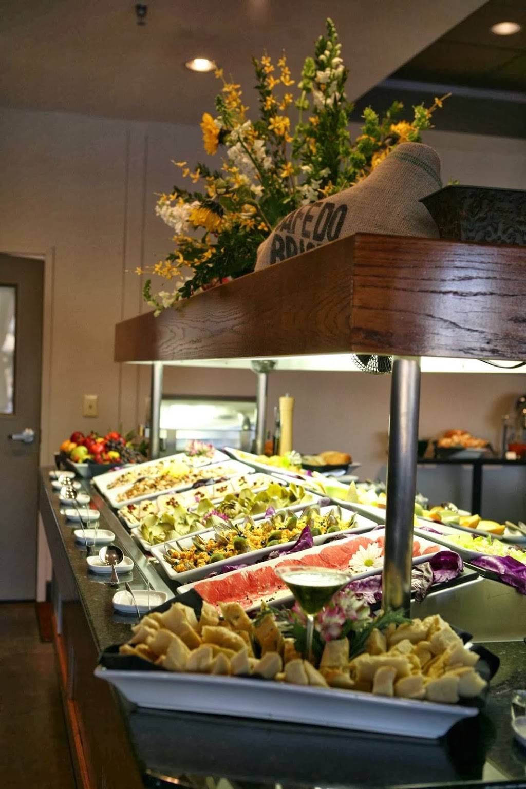 Em Chamas Brazilian Grill | restaurant | 6101 NW 63rd Terrace, Kansas City, MO 64151, USA | 8165057100 OR +1 816-505-7100