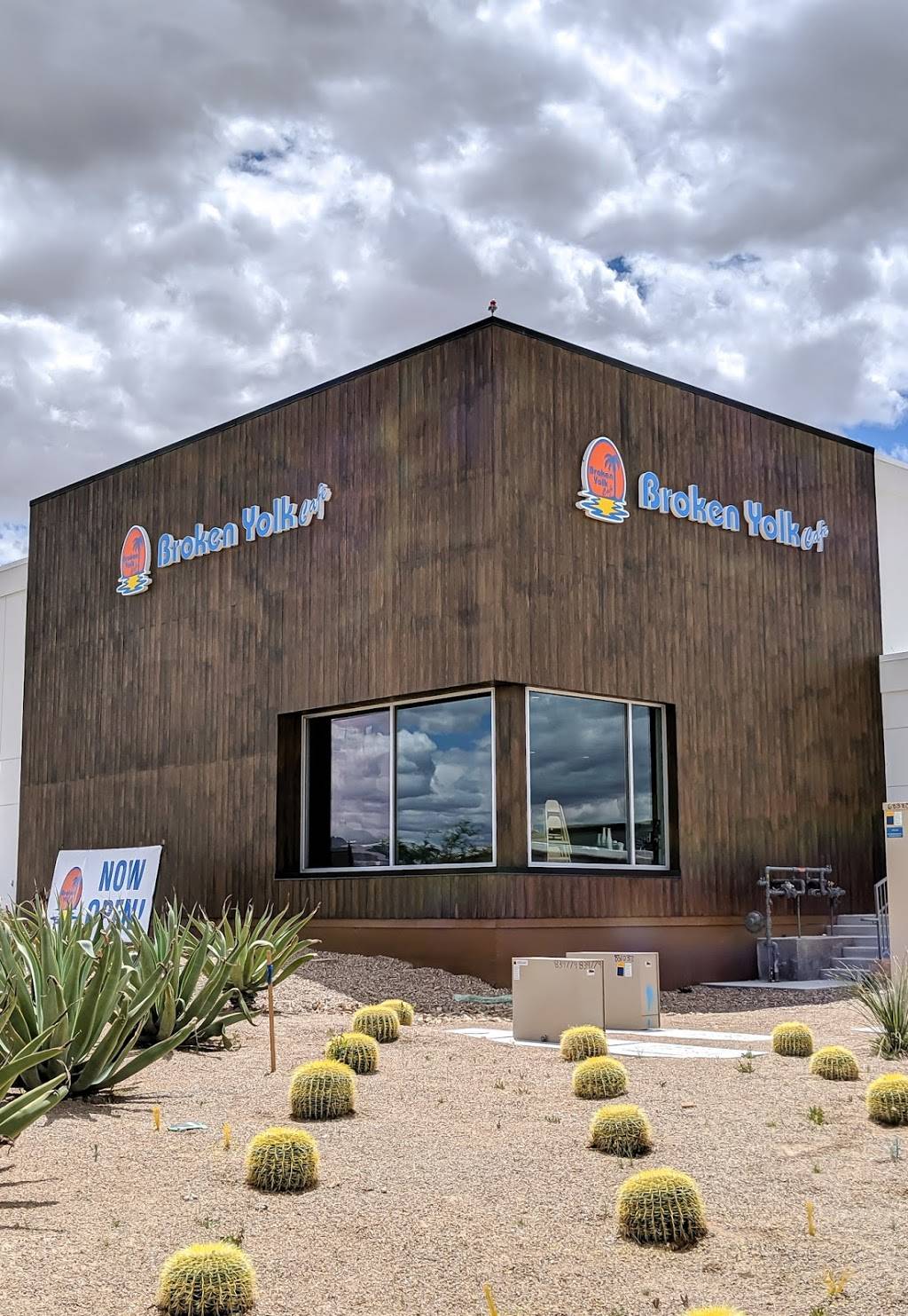 Broken Yolk Cafe | restaurant | 6805 S Las Vegas Blvd Suite 125, Las Vegas, NV 89119, USA | 7026179655 OR +1 702-617-9655